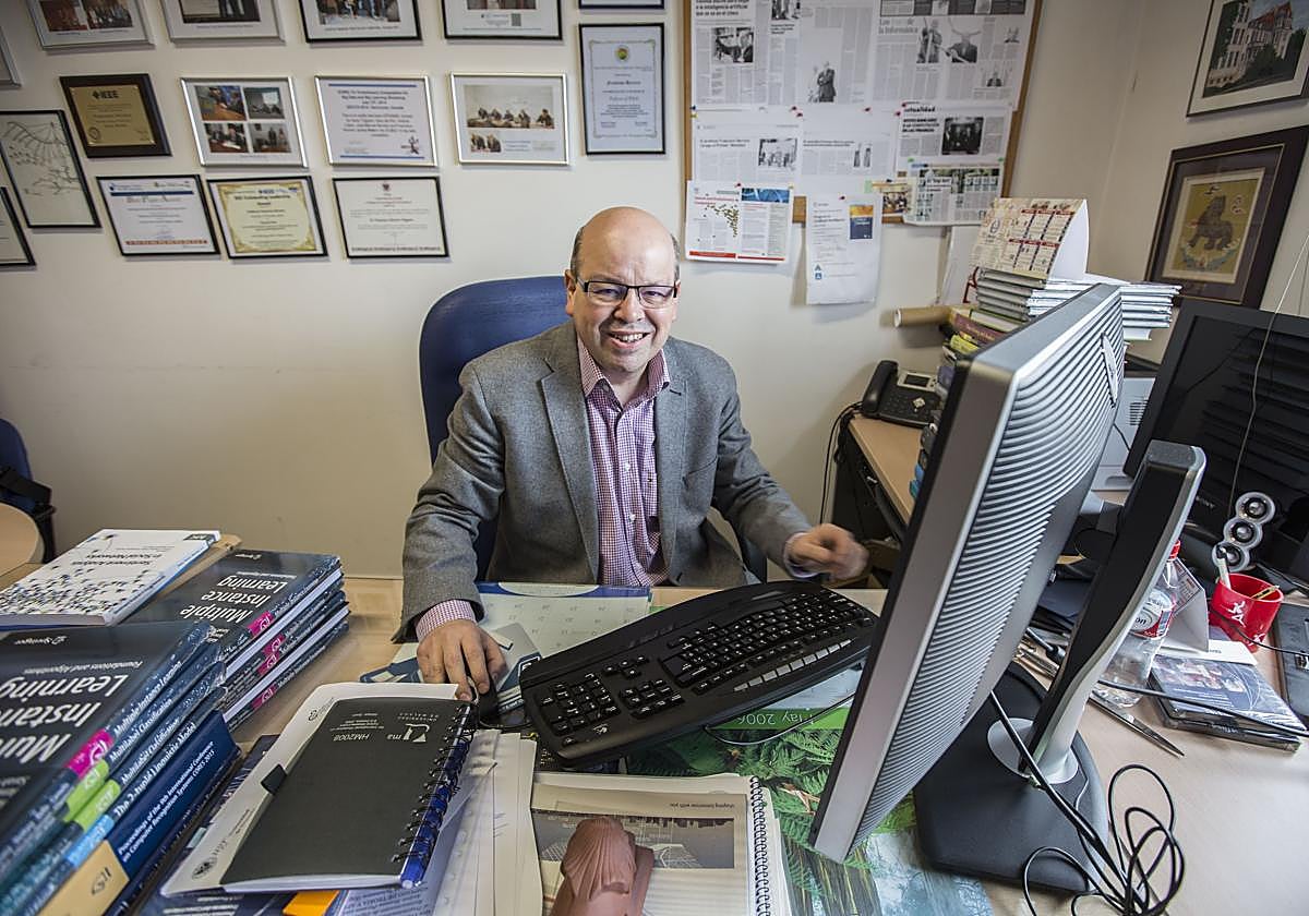 El investigador Francisco Herrera, al frente del proyecto de IA, en una imagen de archivo.
