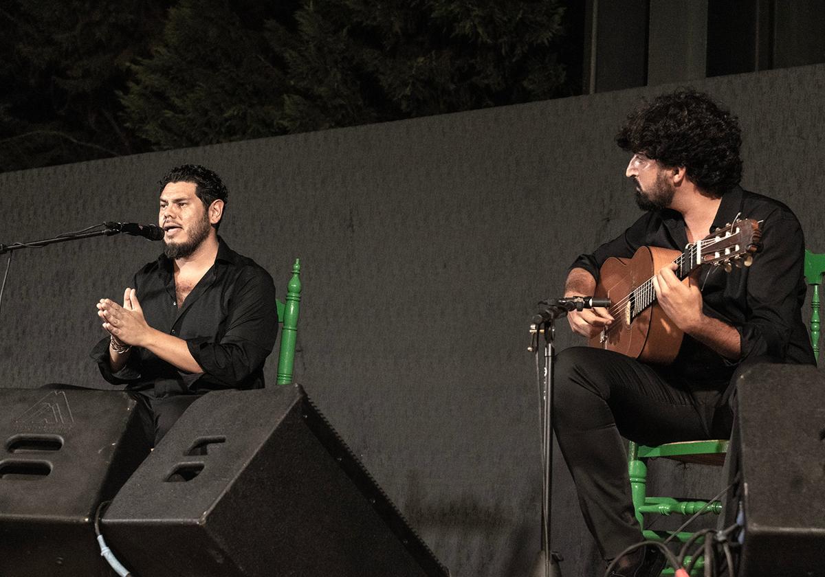 Rafael del Zambo de Jerez junto al guitarrista Mario Moraga