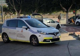 Un vehículo de Policía Local de Almería.