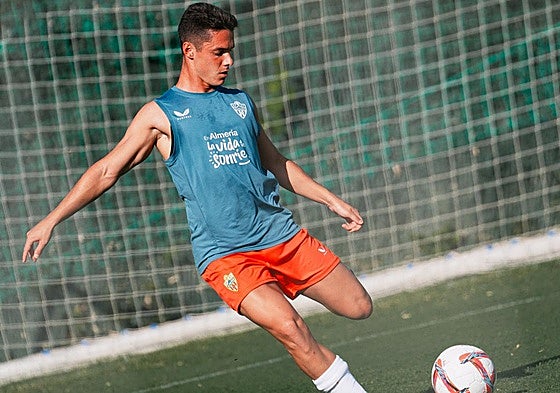 Arribas durante un entrenamineto en Marbella con el Almería