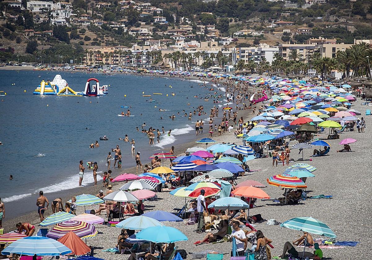 La Costa multiplica su población en verano.