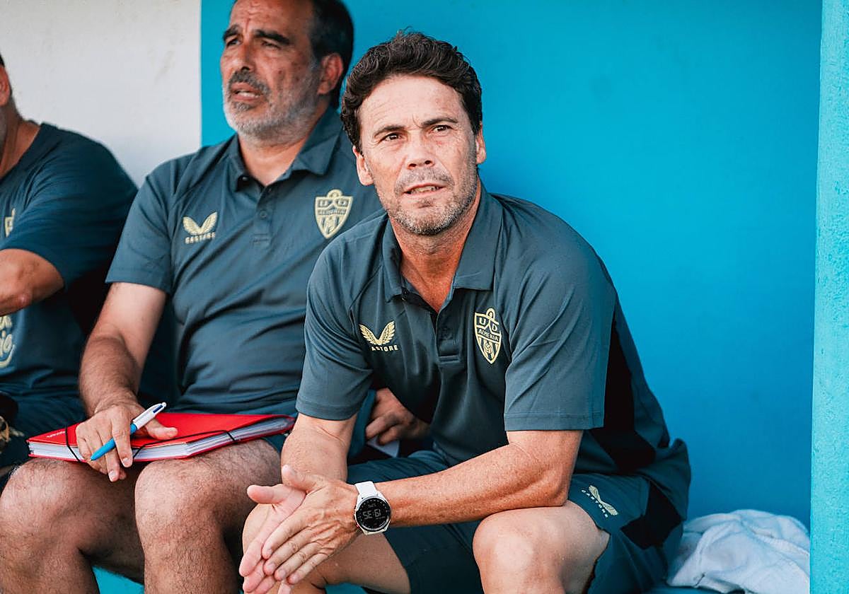 Rubi, en el banquillo de la UD Almería.