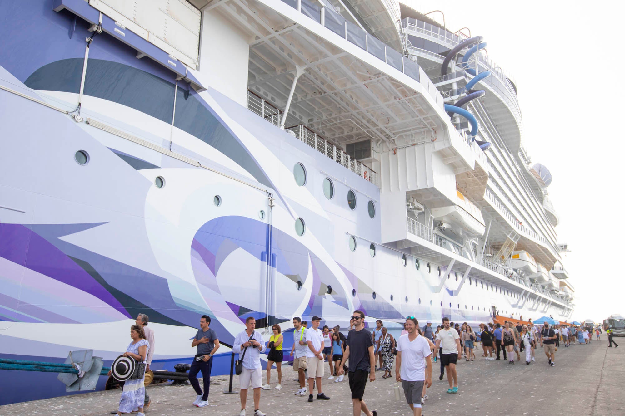 Así es el Norwegian Viva, el crucero que atraca en Motril con más de 3.000 pasajeros