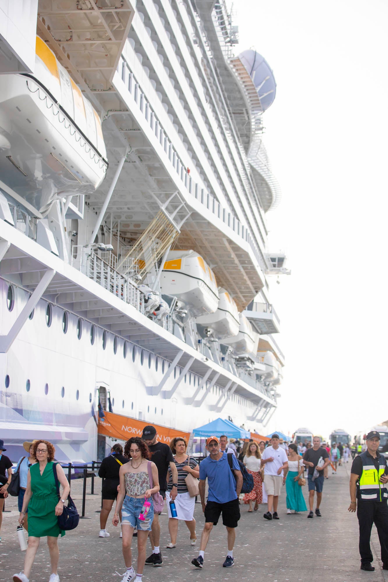 Así es el Norwegian Viva, el crucero que atraca en Motril con más de 3.000 pasajeros