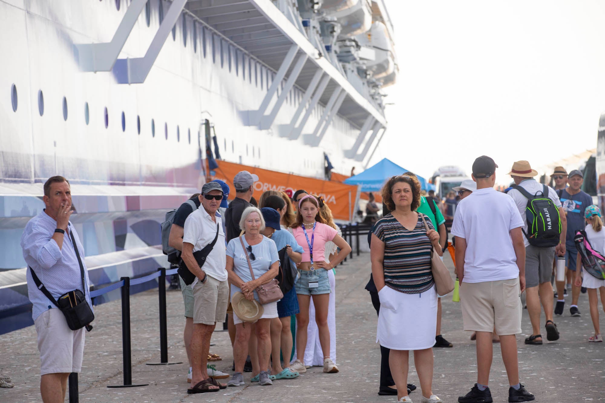 Así es el Norwegian Viva, el crucero que atraca en Motril con más de 3.000 pasajeros