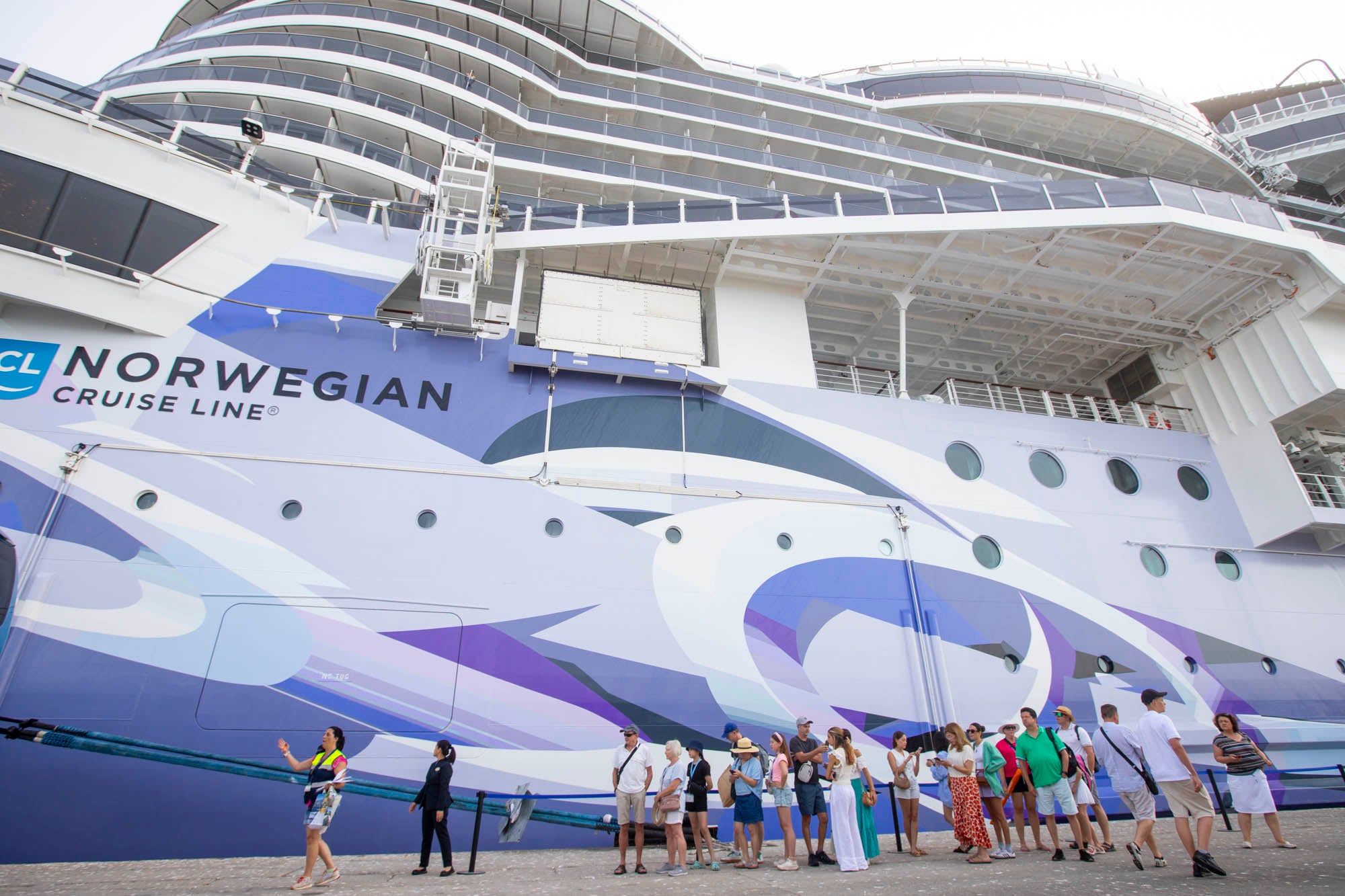 Así es el Norwegian Viva, el crucero que atraca en Motril con más de 3.000 pasajeros