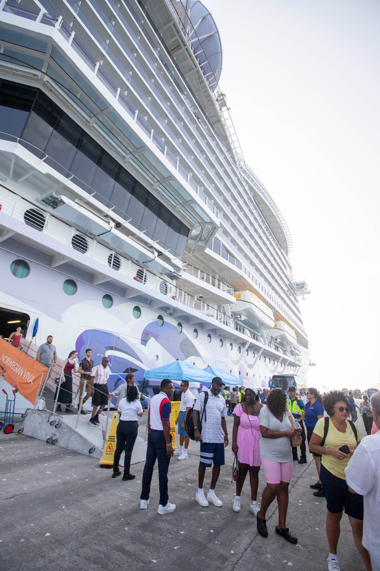 Así es el Norwegian Viva, el crucero que atraca en Motril con más de 3.000 pasajeros