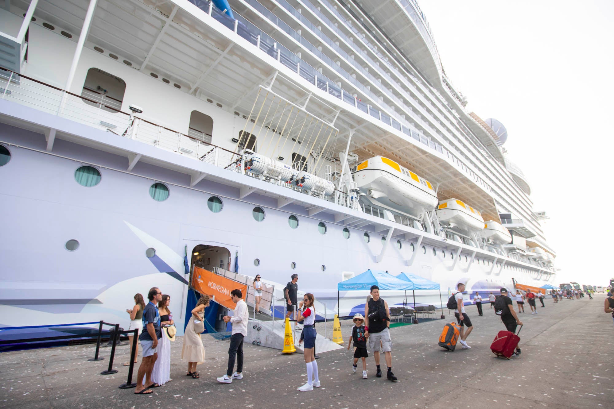 Así es el Norwegian Viva, el crucero que atraca en Motril con más de 3.000 pasajeros