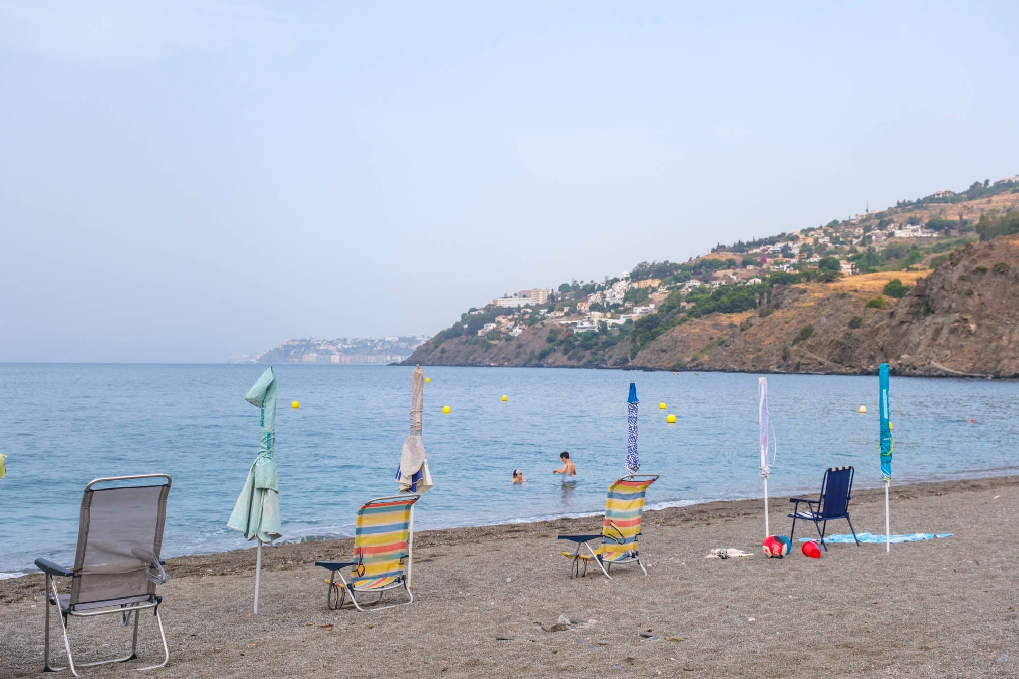 Reservas de plazas con sombrillas en la costa granadina