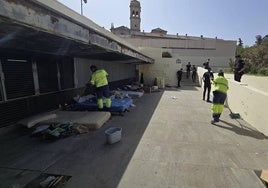 Actuación combinada de Inagra y la Policía Local en la plaza Soledad de San Jerónimo.