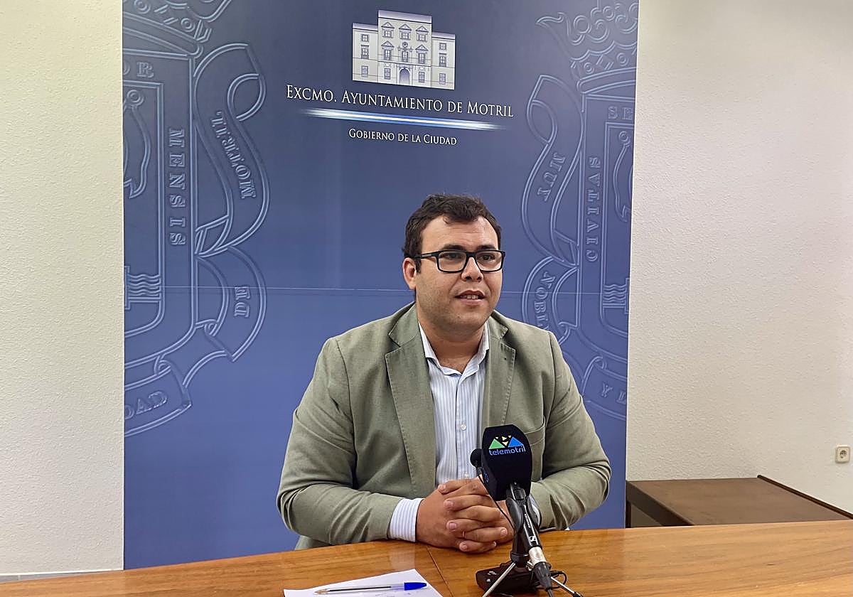 El teniente de alcalde de Calidad Urbana, Juan Fernando Hernández, en la rueda de prensa.