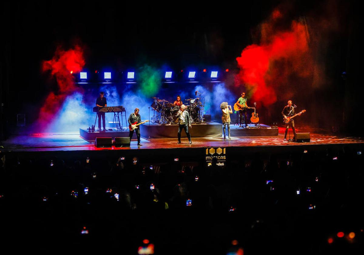 El concierto de Simple Minds, en el teatro del Generalife.