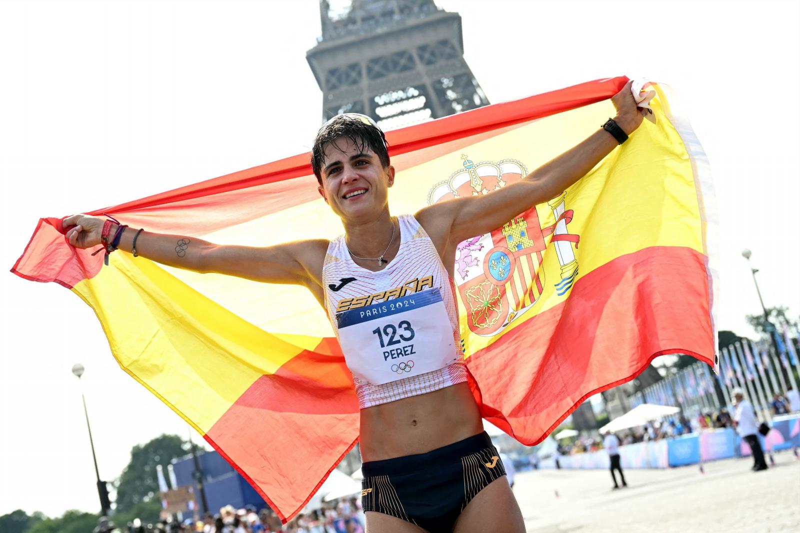 La carrera de María Pérez en París, en imágenes