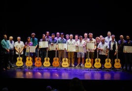 Ganadores, miembros del jurado y organizadores del Festival, en la foto de familia.