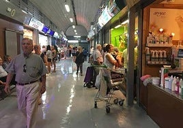 Pasillo del mercado municipal de San Francisco.
