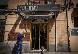 Francis echa el cierre de su Bar Alhambra.