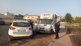 El camión frigorífico fue abandonado en Íllora.