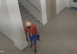 Imagen del robo captada por las cámaras de seguridad del bar.