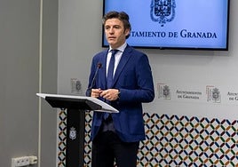 El portavoz del equipo de gobierno del Ayuntamiento de Granada, Jorge Saavedra, durante una comparecencia anterior.