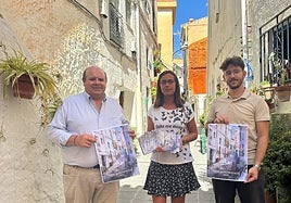 Alcalde y concejales, en la calle San Vicente, que sirve de imagen al cartel y el libro de fiestas.