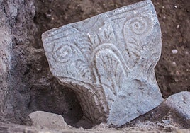 Capitel corintio del estilo romano del siglo III d. C