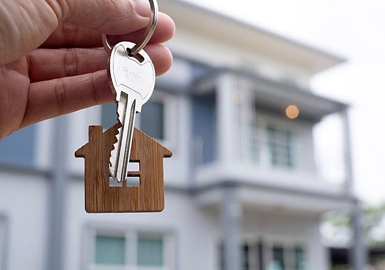 Alerta a hipotecados: el Euríbor cae y el préstamo se rebaja hasta 1.200 euros al año.