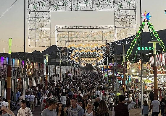 Calle central del Ferial durante la Feria de San Lucas de Jaén, en una edición anterior.