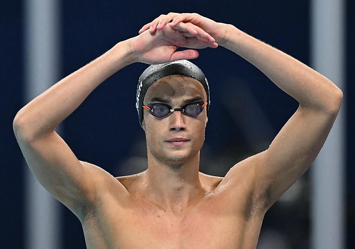 Carlos Garach estira antes de una de sus competiciones en los Juegos.