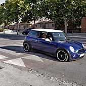 Así afecta a tu coche pasar por encima de un badén