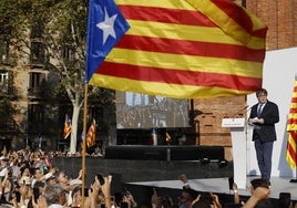 Carles Puigdemont, junto al Arco de Triunfo en Barcelona, el jueves.