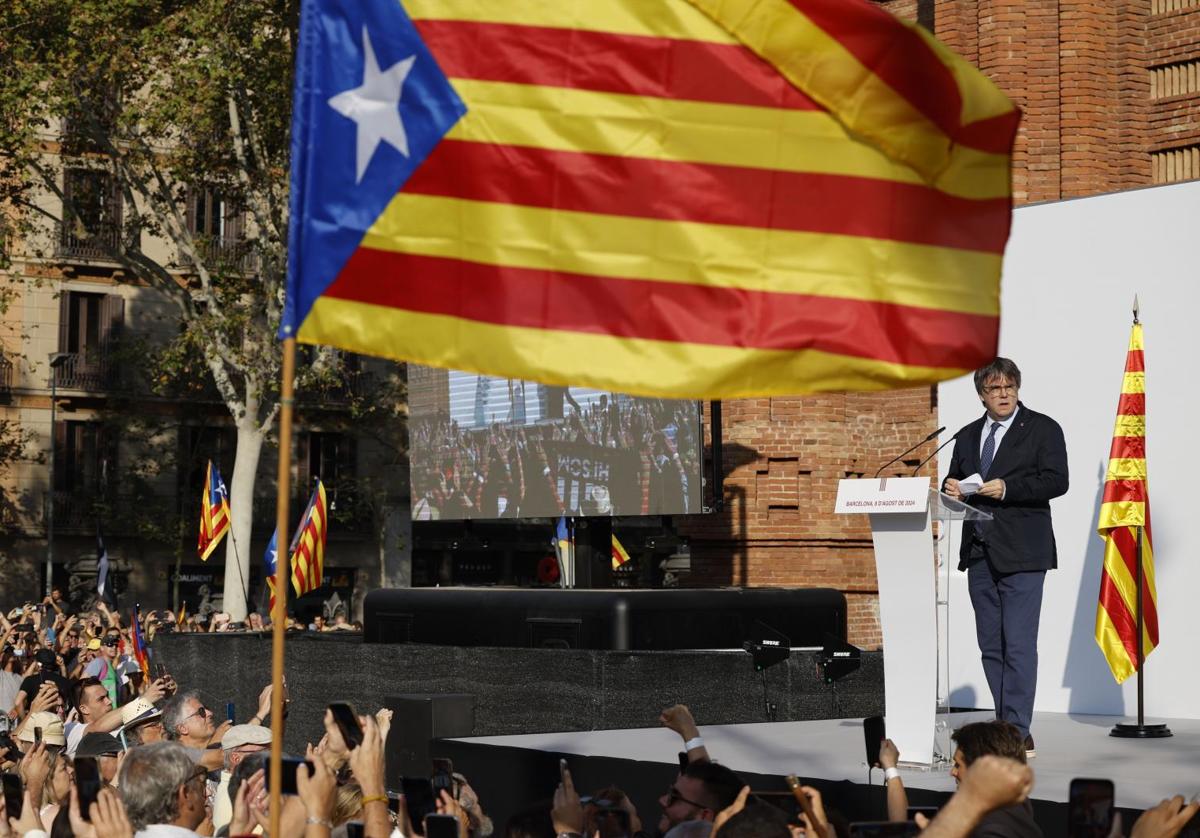 Carles Puigdemont, junto al Arco de Triunfo en Barcelona, el jueves.