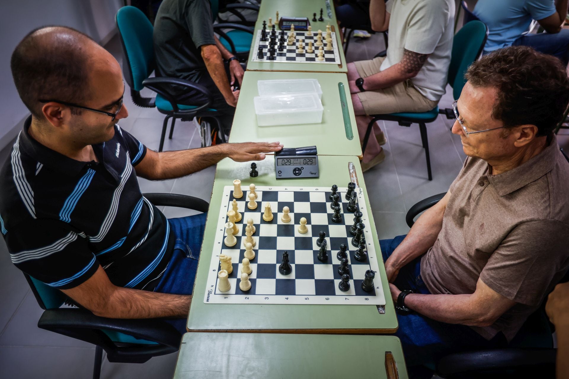 Los más veteranos también tienen su hueco en el club de ajedrez Villa de La Zubia.