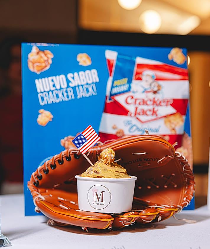 Imagen secundaria 2 - La heladería de las grandes colas en Granada lanza un sabor 100% USA: «Gusta muchísimo»