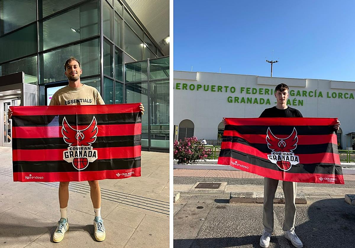 Sergi García y Agustín Ubal posan con una bandera rojinegra a su llegada a Granada.