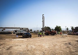 Trabajos de micropilotaje en la zona que ocupará la subestación eléctrica junto al intercambiador de Las Glorias.