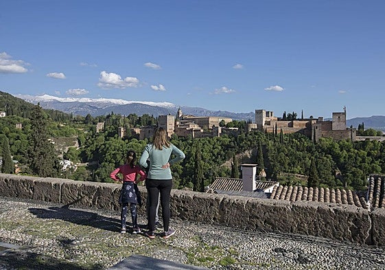 Granada sumó diez nuevos habitantes al día en el último año
