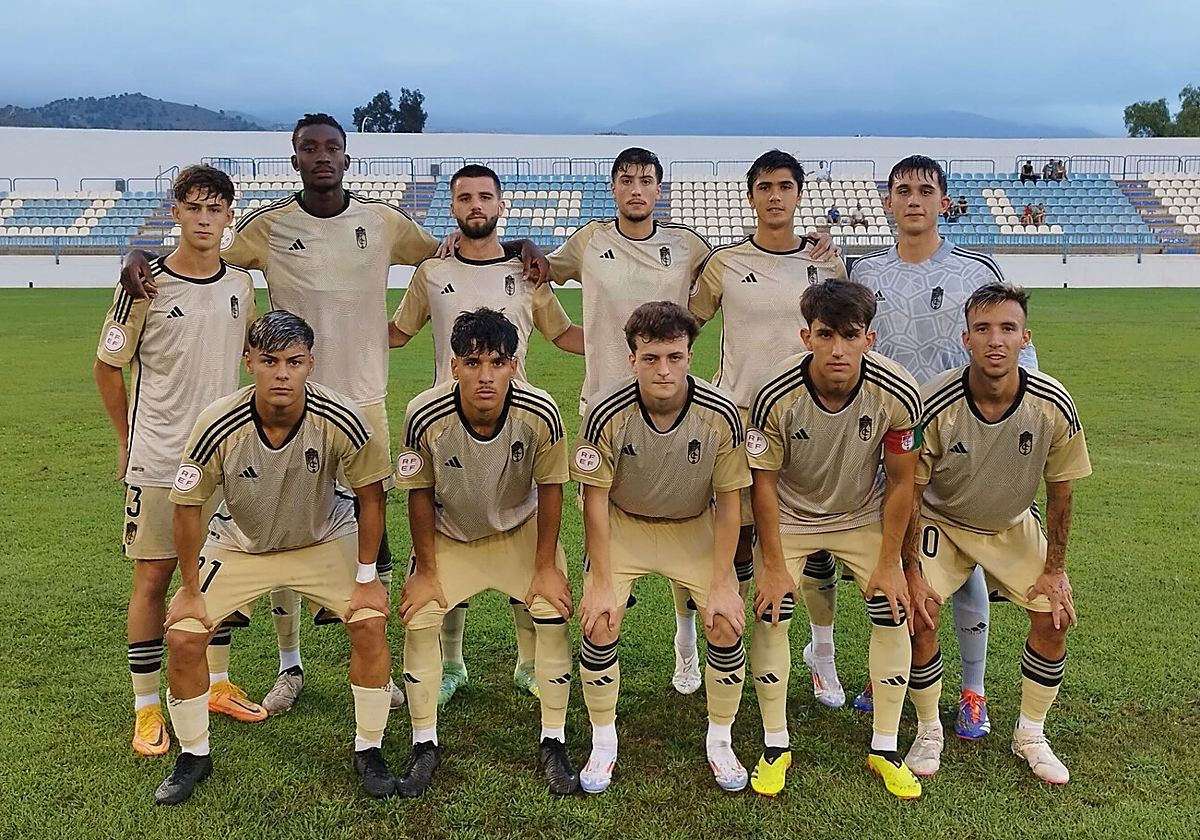 El equipo titular del Recreativo en Motril.