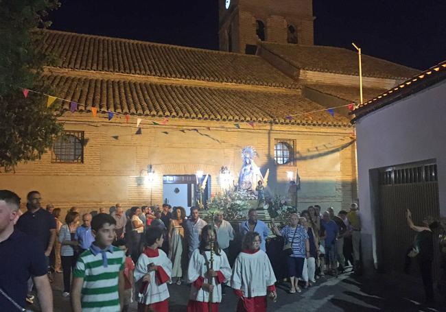 La Reina de los Ángeles, en procesión durante las fiestas de los días 15 y 16 de agosto.