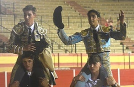 Jesús Cobo y Rafael Fandila, a hombros en Motril