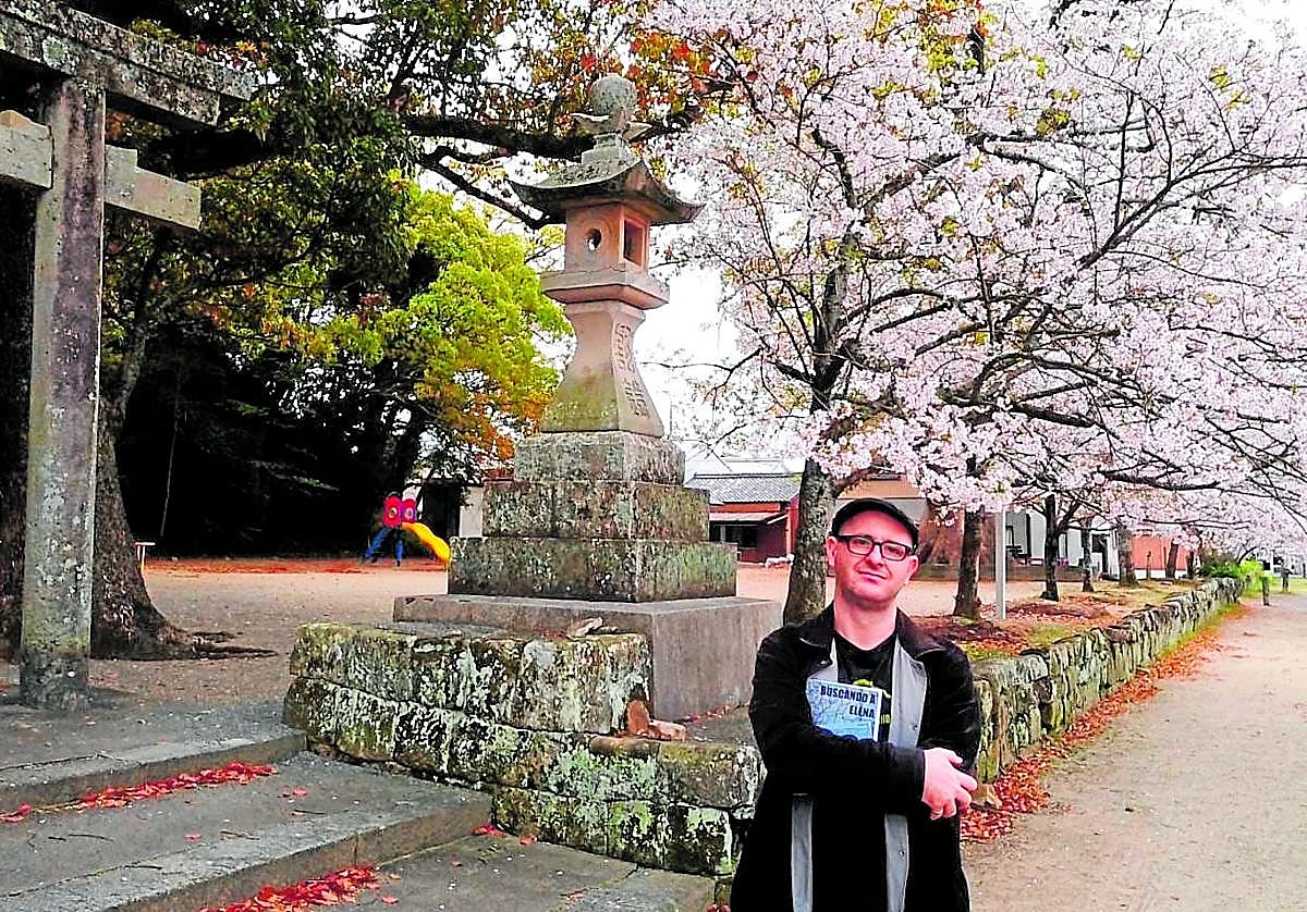 Juan Ignacio, en un templo japonés cerca de su hogar.