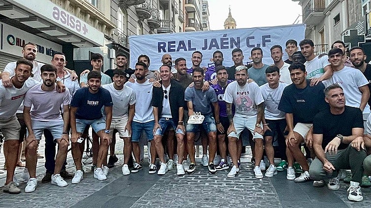 El Real Jaén celebra su 102 aniversario cargado de sueños blancos y morados
