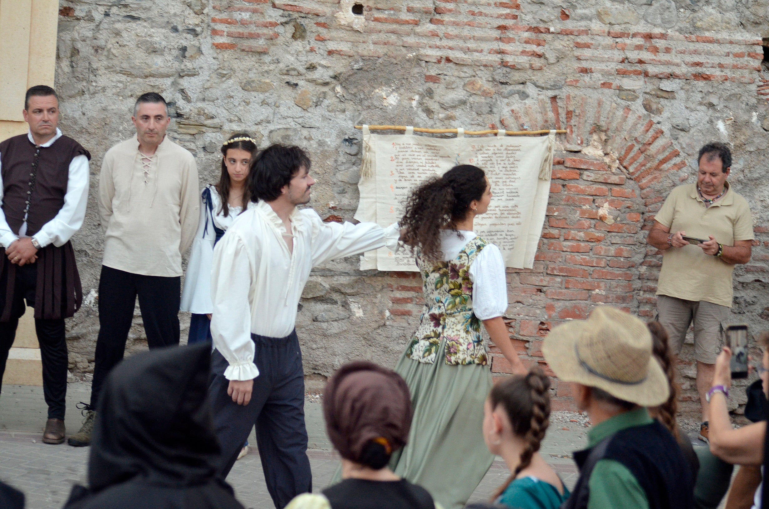 La leyenda del monstruo de un pueblo de Granada que lo llena de color