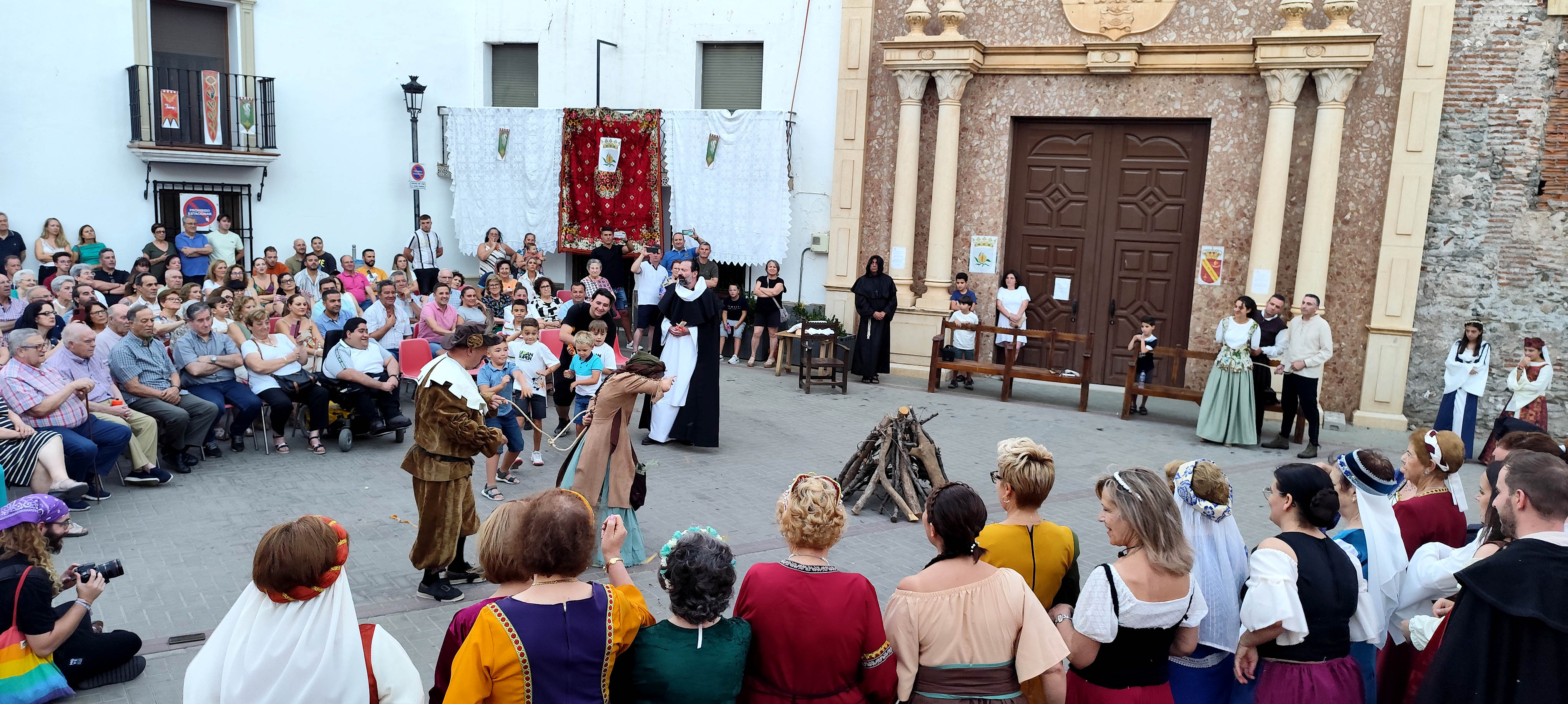 La leyenda del monstruo de un pueblo de Granada que lo llena de color