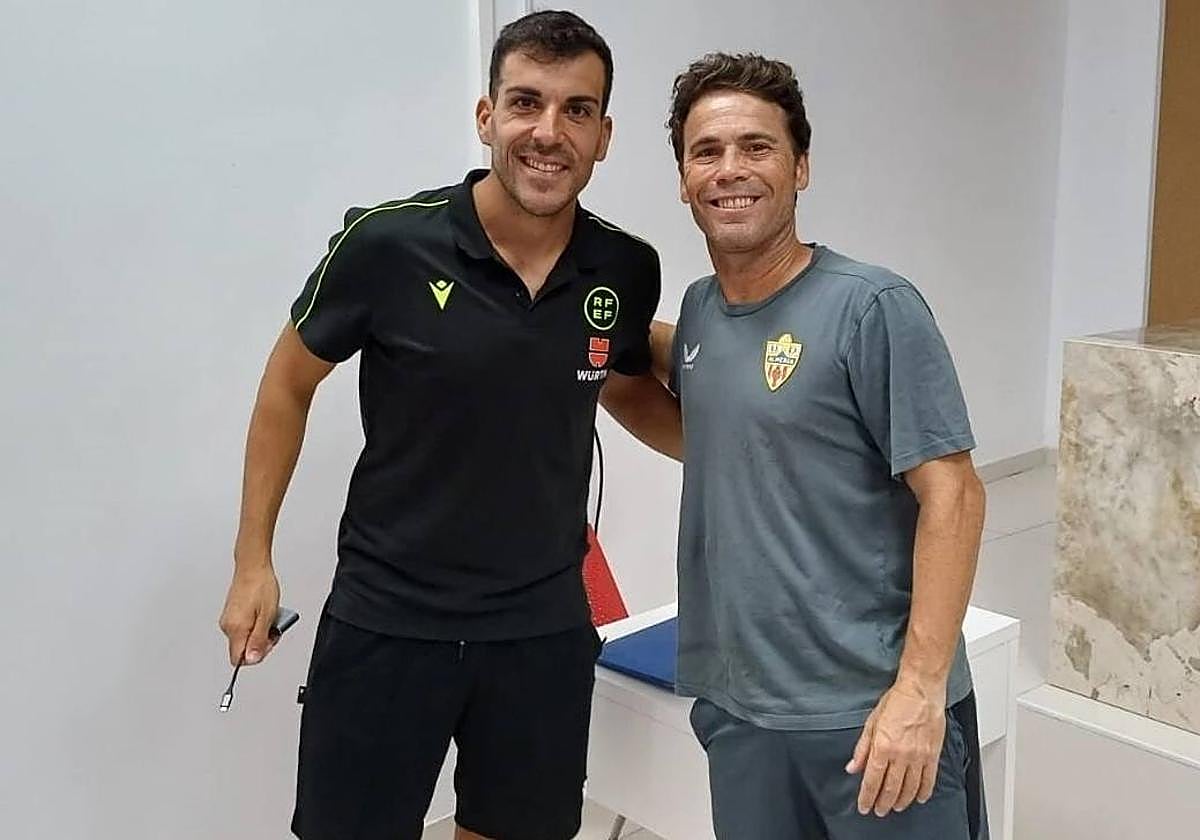 Rubi y el árbitro Sánchez Villalobos