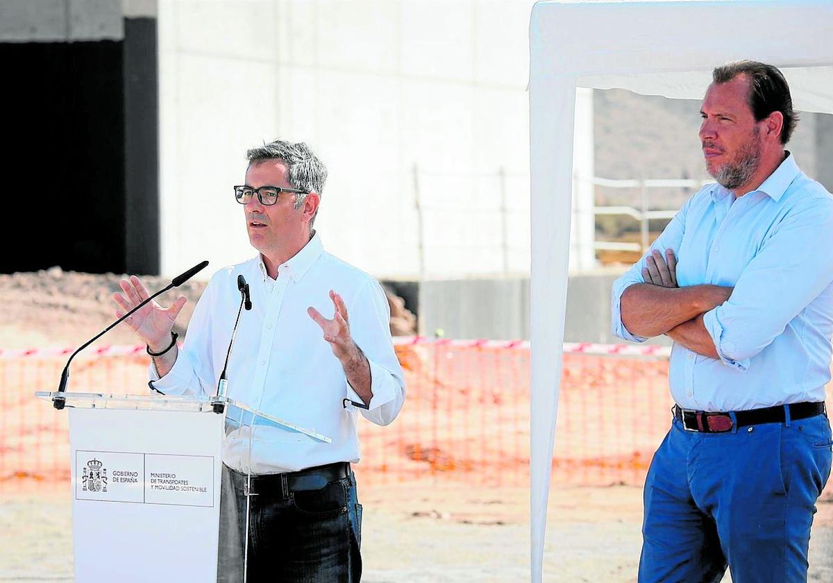 El ministro de la Presidencia, Félix Bolaños, ayer en Almería en la visita a las obras del AVE a Almería.