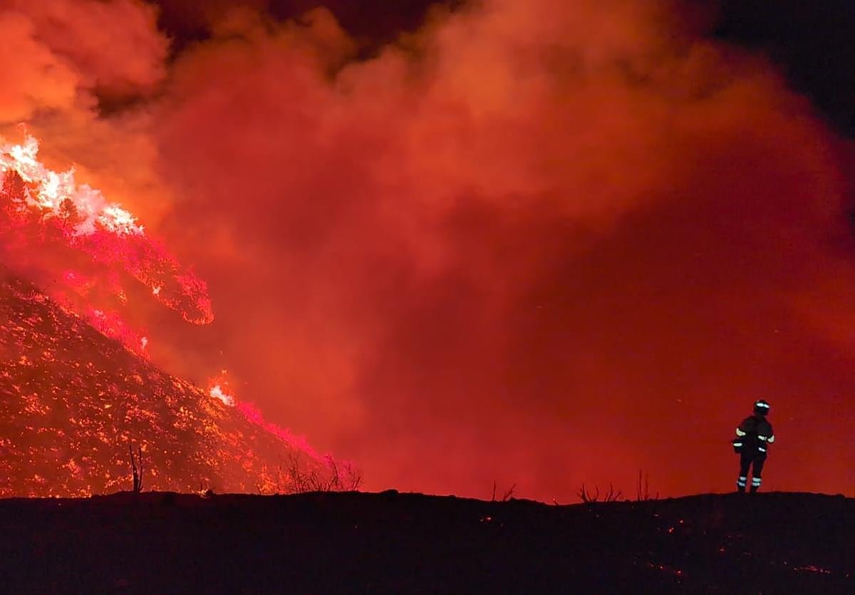 Imagen tomada por un bombero del Infoca en Peña Escrita