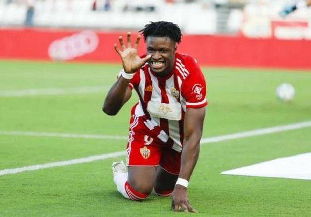 Sekou celebra el gol del empate en la última visita a El Sardinero.