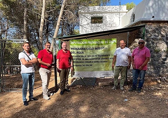 El diputado de Servicios Municipales visita el sistema de telemando y telecontrol en Orcera