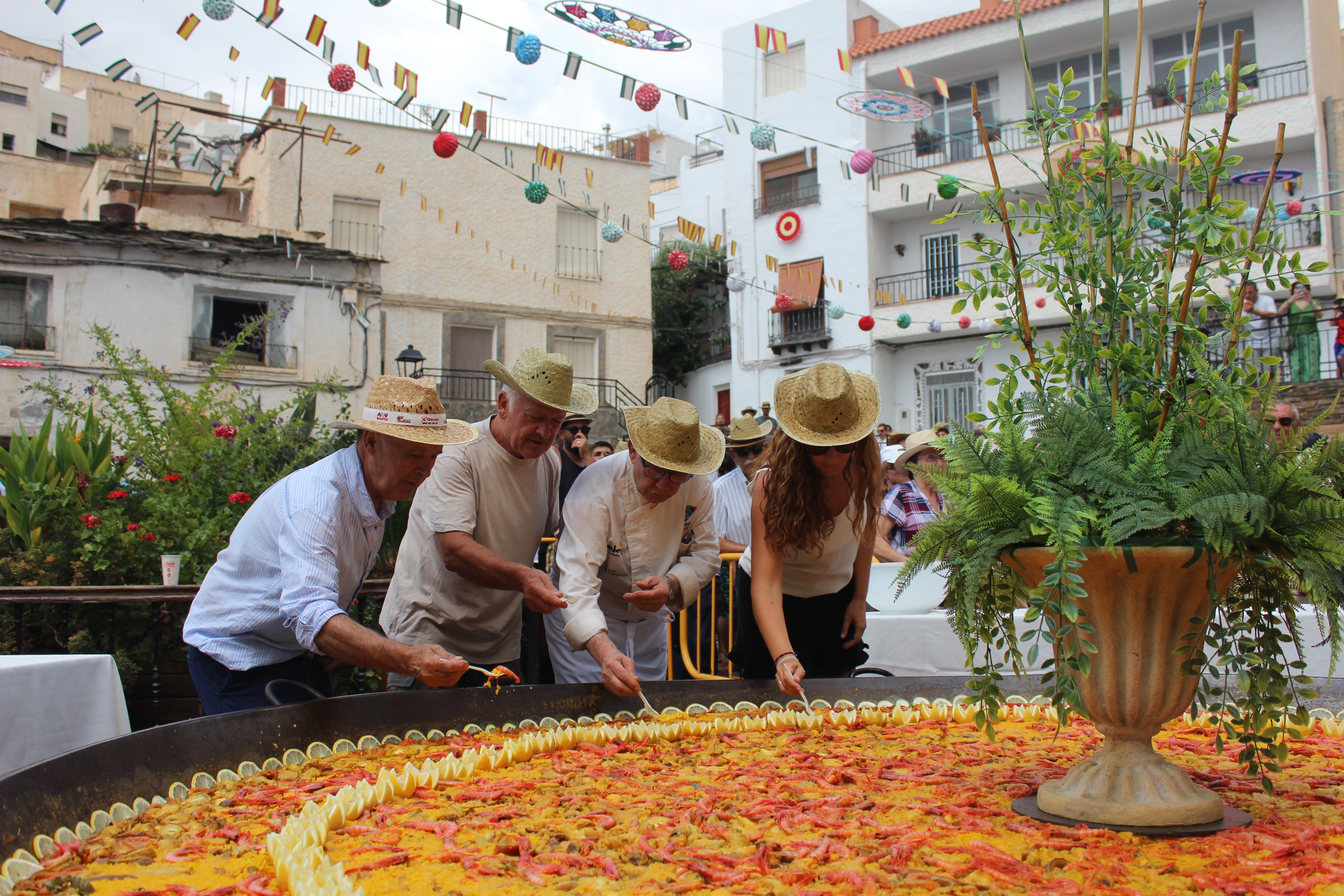 Una gran paella para las Fiestas Patronales de Velefique