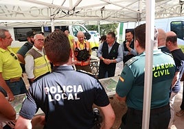 El consejero de la Presidencia en el puesto de mando avanzado